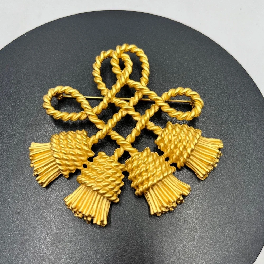 Vintage Gold Toned Twisted‎ Rope Knot Tassel Celtic Scottish Large Brooch Pin